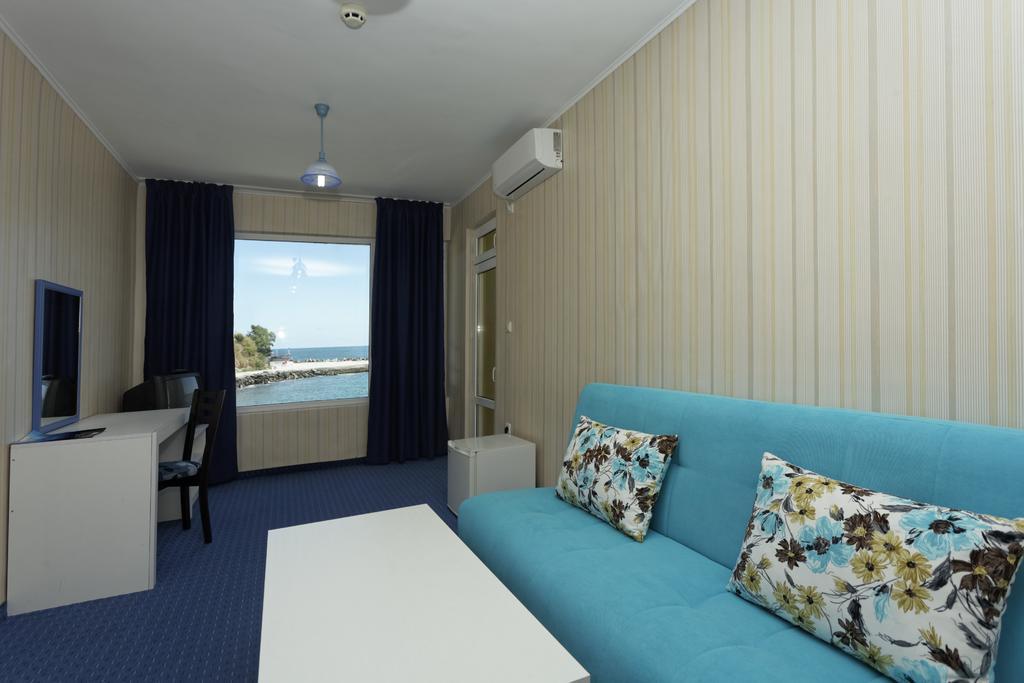 Hotel Marina Kiten  Rum bild