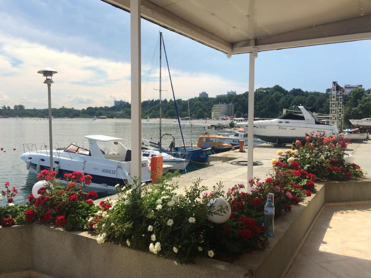 Hotel Marina Kiten  Exteriör bild