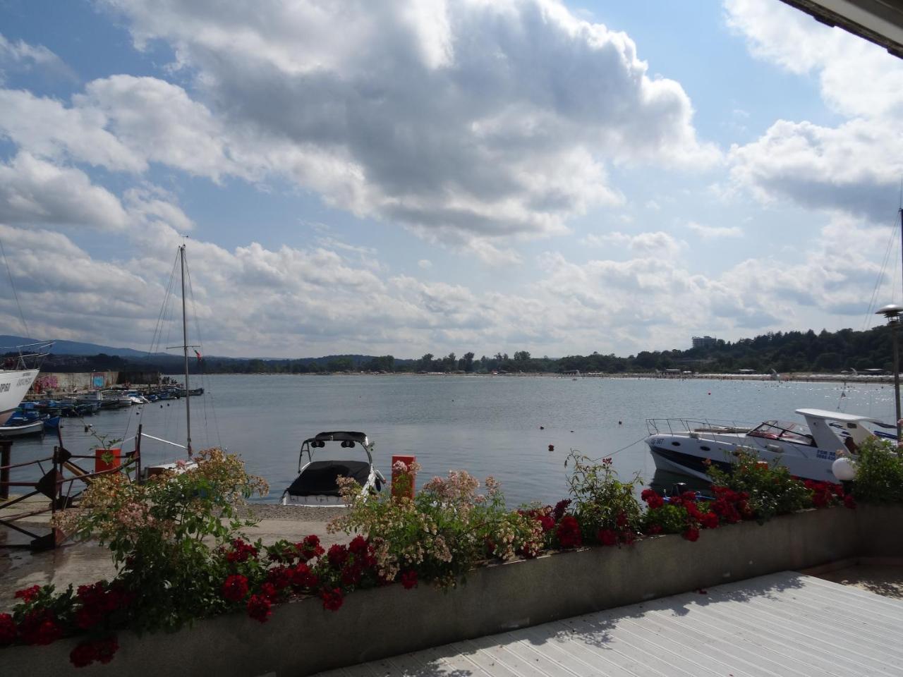 Hotel Marina Kiten  Exteriör bild